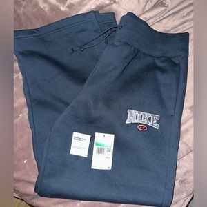 Nike Standard Fit High Rise Wide Leg Sweatpants- NEW, only tried on- Women’s XL